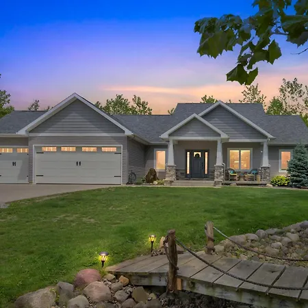 Lakeside Retreat With Hot Tub & Game Room Home